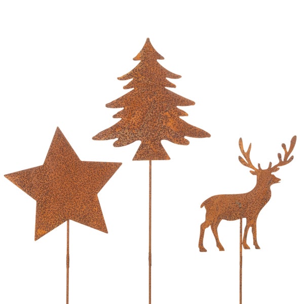 Dreiteiliges Gartenstecker Set aus Metall mit Edelrost Patina, Motive Stern, Tannenbaum und Hirsch für die Weihnachtsdekoration.
