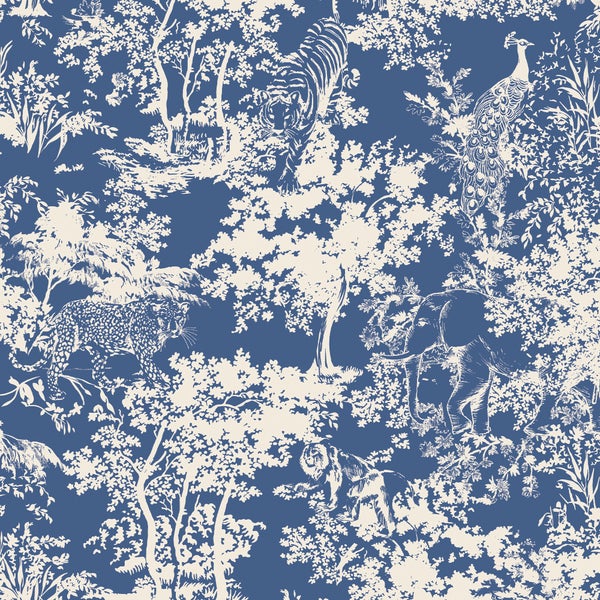 Tapete mit Toile-de-Jouy-Muster, das wilde Tiere wie Tiger, Elefanten, Leoparden und Pfauen in einer Waldlandschaft zeigt.
