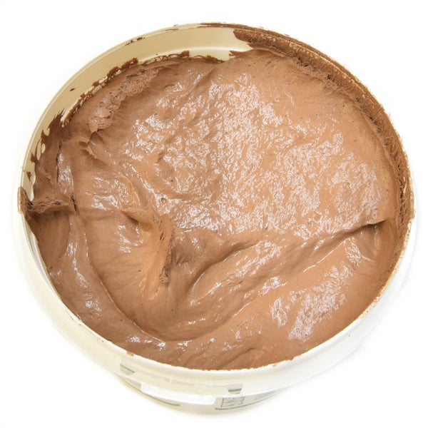 Offener Eimer mit Spachtelmasse