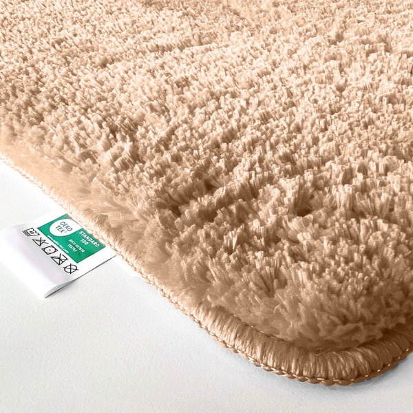 Detailansicht einer Badematte mit Öko-Tex Standard 100 Siegel