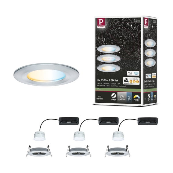 Wohnzimmer mit Nova Smart LED Einbauleuchten, die dimmbar und mit Smarthome-Systemen sowie Zigbee 3.0 Gateway kompatibel sind.