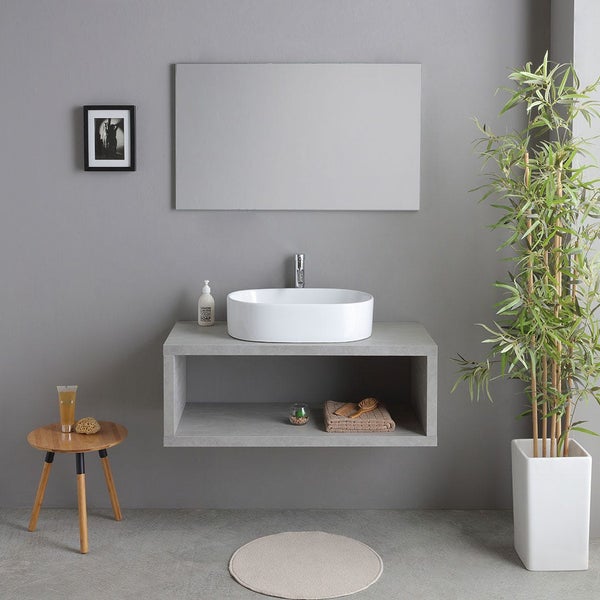 Modernes Badezimmer mit Aufsatzwaschbecken, Spiegel und minimalistischem Design