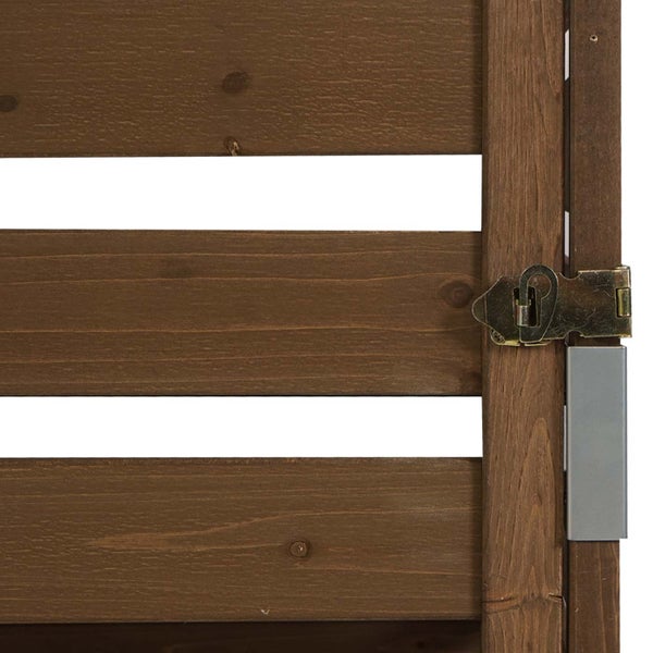 Detailansicht eines Holzzauns mit Verschluss