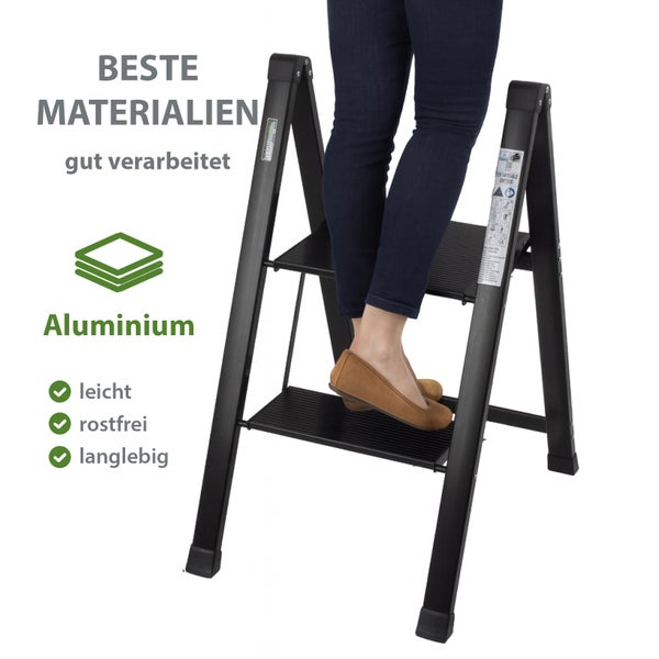 Aluminium Klapptritt mit zwei Stufen und stehender Person