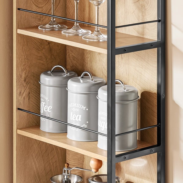 Regal mit Vorratsdosen für Kaffee, Tee und Zucker