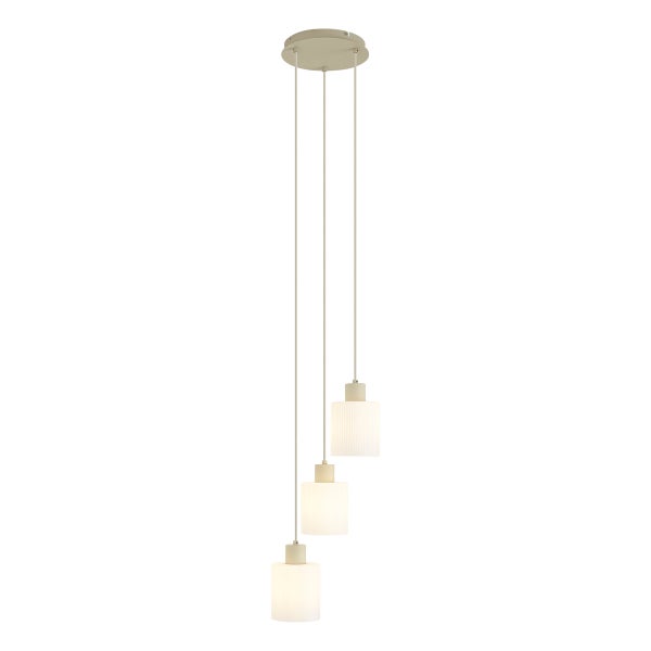 Dreiflammige Pendelleuchte mit weißen gerippten Glasschirmen in unterschiedlichen Höhen und beigen Aufhängungen.