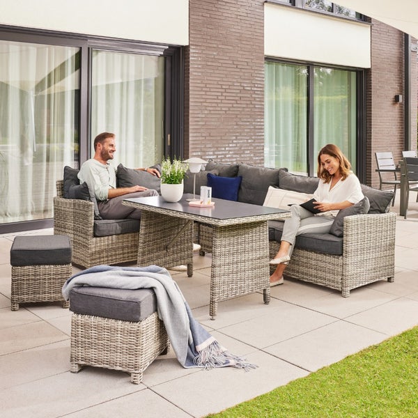 Home Deluxe - Polyrattan Sitzgruppe BAHIA- inkl. Hocker, Tisch mit Glasplatte und Sitzpolster I Loungemöbel, Outdoor Sofa, Garten- & Balkonmöbel