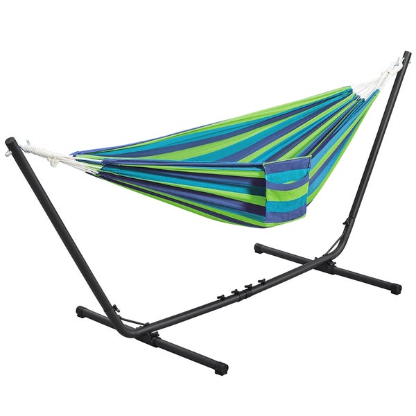 Gestreifte Hängematte mit Gestell für den Garten