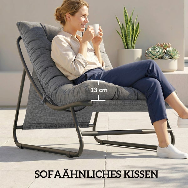 Gartensessel mit sofaähnlichem Polsterkissen, das eine Dicke von 13 Zentimetern aufweist.