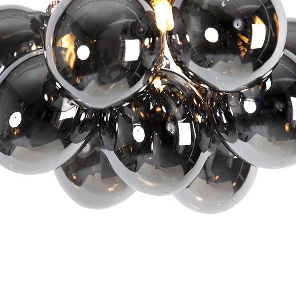 Moderne Hängelampe mit mehreren runden Lampenschirmen aus Glas