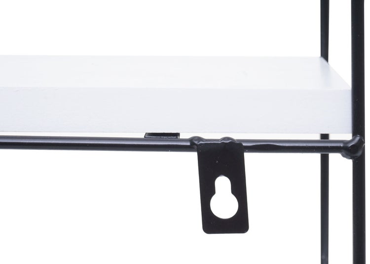 Detailaufnahme eines Wandregals mit Befestigung