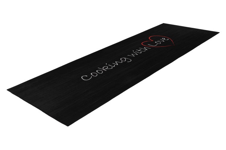 Langer Küchenläufer mit Schriftzug Cooking with Love für den Bodenbereich in der Küche
