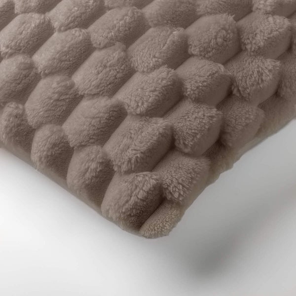 Beige Kissenhülle mit Noppenstruktur