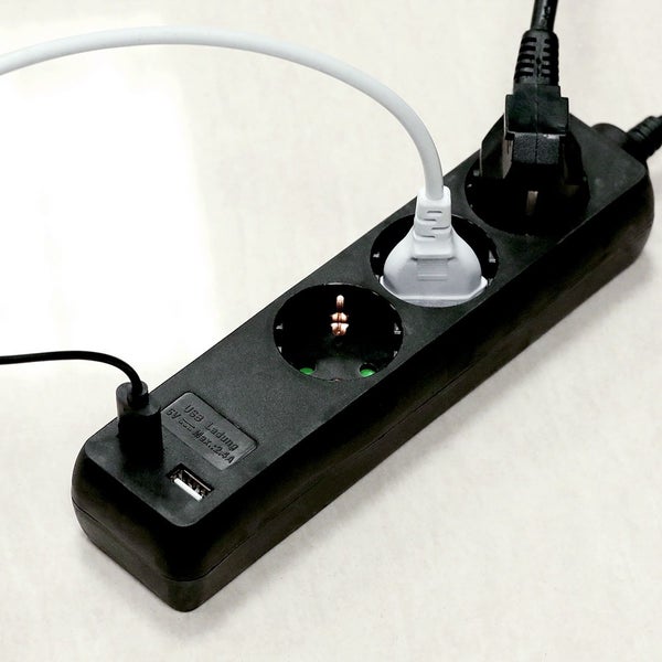 V-TAC VT-1125-5 - 3-Wege-Verlängerungssteckdosen - USB - Schwarz - IP20 - 5 m Kabel