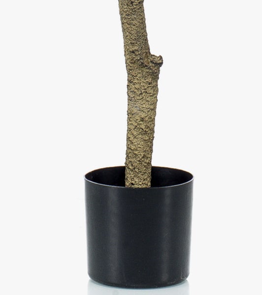 Nahaufnahme eines grünen Kunststoffstiels einer Kunstpflanze.