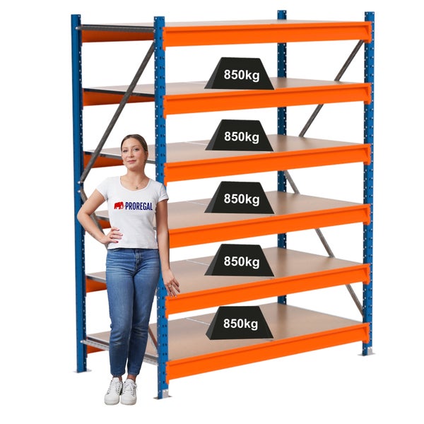 Lagerregal mit fünf Ebenen und einer Traglast von 850 Kilogramm pro Ebene.