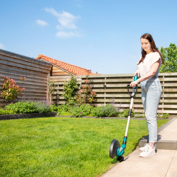VONROC Rasentrimmer mit Akku 2Ah und Ladegerät - 250mm - Trimmer für Garten mit Kabel - Kantenschneider Rasen - Tap and Go System inkl. 2x4M Drahtspule