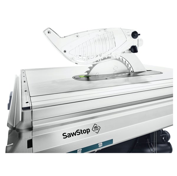 Tischkreissäge mit SawStop-Technologie, Kreissägeblatt und transparentem Sägeblattschutz.