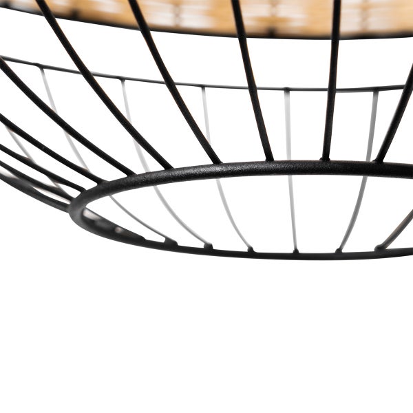 Detailansicht einer Drahtkorb-Deckenleuchte mit Holzplatte