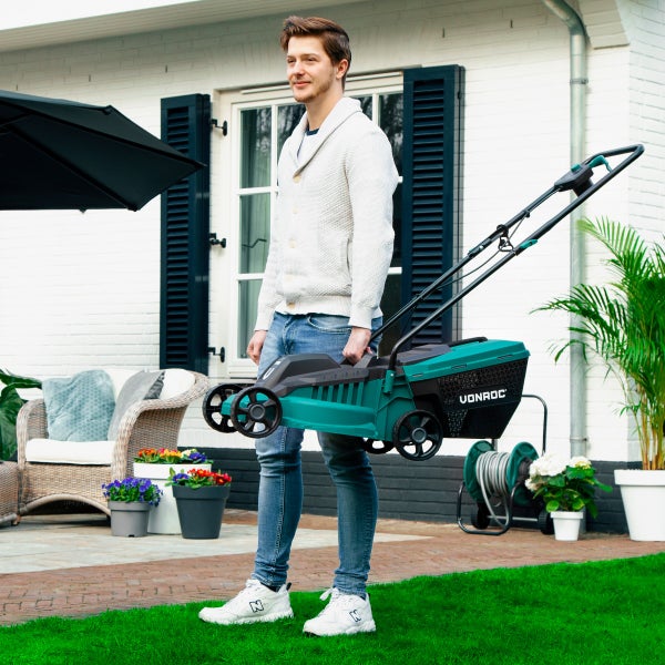 VONROC Rasenmäher Elektro mit Kabel | 1300W - 32cm Schnittbreite - einstellbare Schnitthöhe 30-70MM | Elektrischer Sichelmäher für kleine bis mittelgroße Flächen
