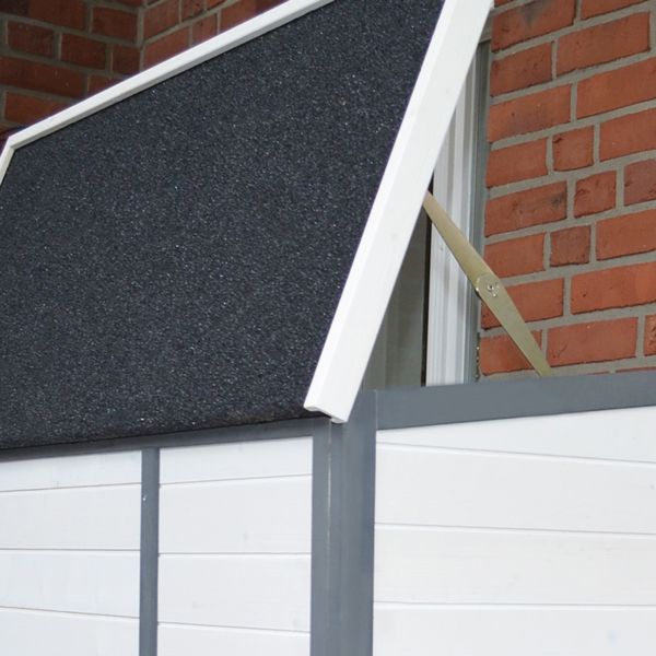 Geöffnetes Pultdach einer Mülltonnenbox aus Holz mit schwarzer Dachpappe und Deckelaufsteller.