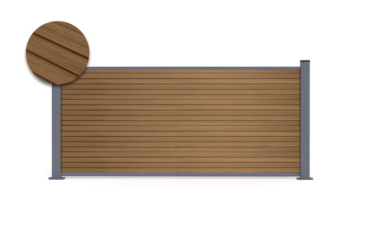 WPC Sichtschutzelement mit Metallpfosten und Lamellenstruktur in Holzoptik
