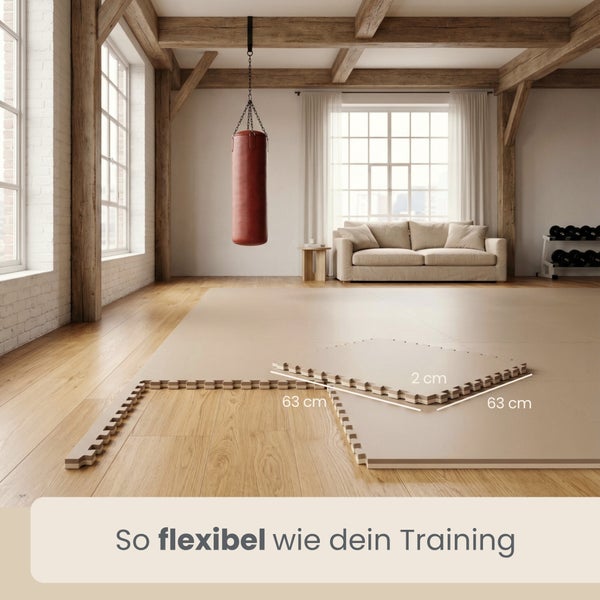 Steckbare Gymnastikmatten in einem Fitnessraum mit Boxsack, Maße 63 mal 63 Zentimeter, Dicke zwei Zentimeter.
