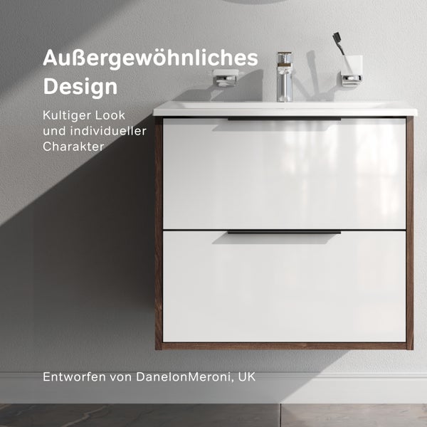 Moderner Waschtischunterschrank mit zwei Schubladen in einem Badezimmer mit Wasserhahn und Zahnbürstenhalter