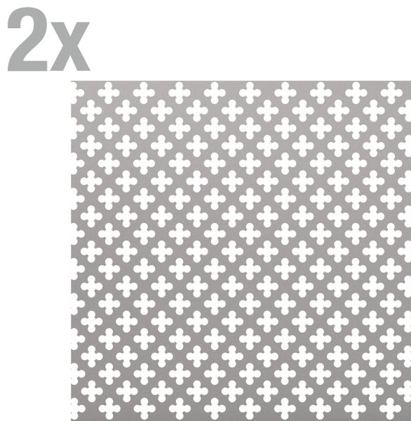 Zwei Platten mit filigranem Kleeblatt Muster zur Dekoration