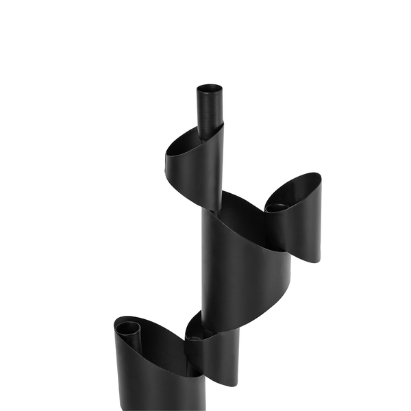 Moderner Kerzenständer aus Metall mit geschwungenen Formen für mehrere Kerzen.
