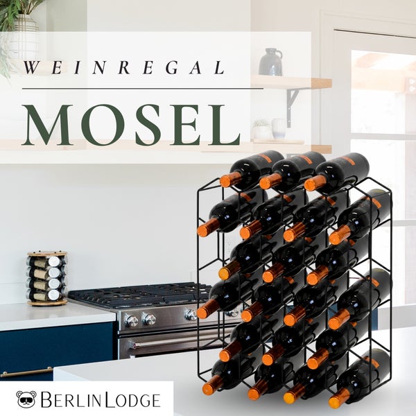 Schwarzes Weinregal aus Metall mit Weinflaschen auf einer Küchenarbeitsplatte, Berlin Lodge Logo.