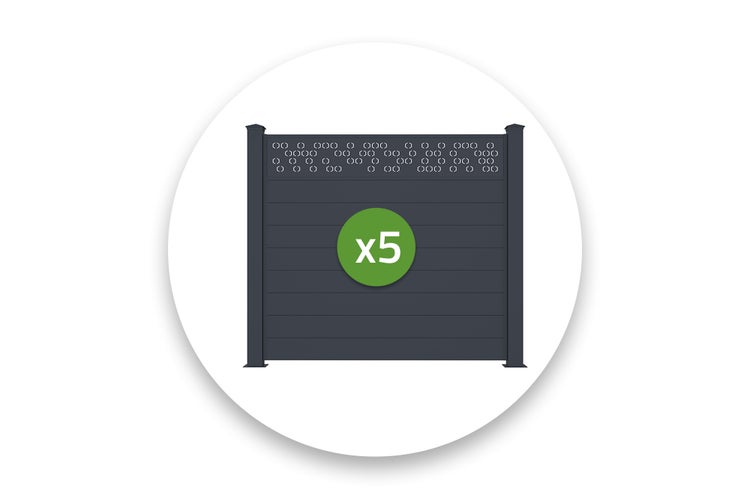 Gartenzaun mit dekorativen Aussparungen und Mauerwerk