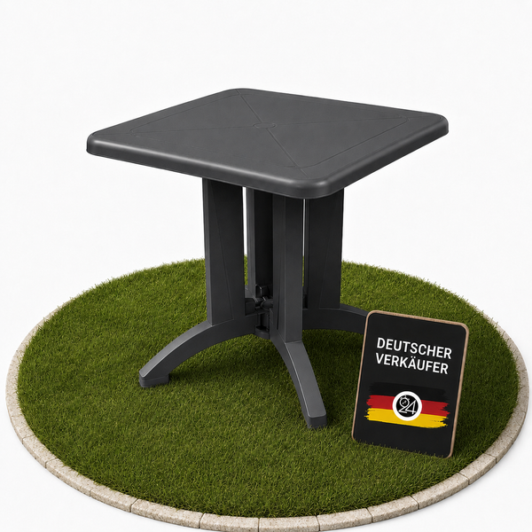Quadratischer Gartentisch aus Kunststoff in Anthrazit mit Mittelfuß und vier Standbeinen auf einer runden Rasenfläche, deutscher Verkäufer.