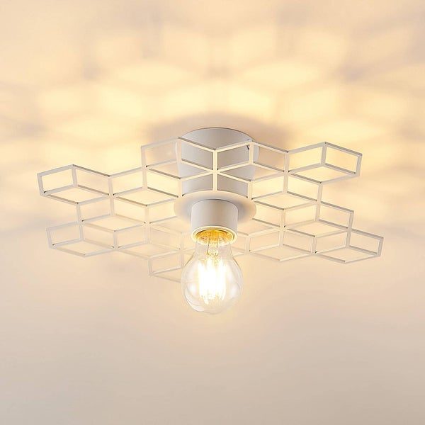 Deckenleuchte mit geometrischem Lampenschirm und Glühbirne