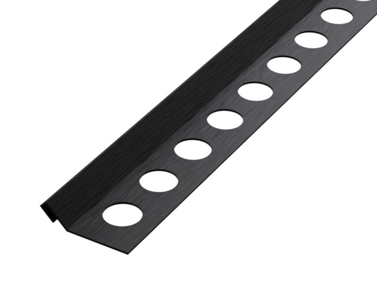 Fliesenschiene aus Metall mit Löchern