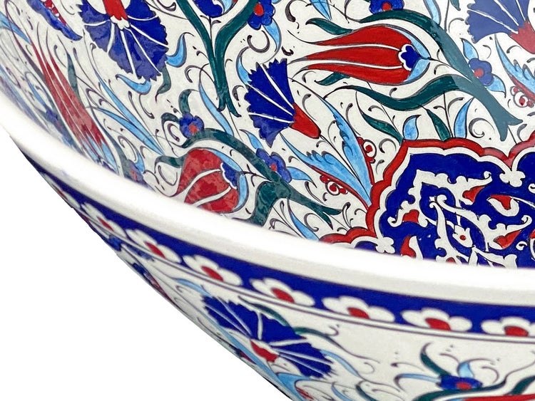 Dekorative Keramikschale mit floralem Muster