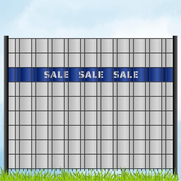Ein Zaun mit dem Wort 'Sale' in regelmäßigen Abständen