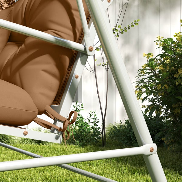Gartenschaukel mit Metallgestell und Sitzpolster im Garten