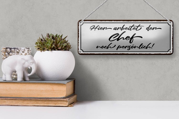 Blechschild Spruch 27x10cm hier arbeitet der Chef noch Dekoration