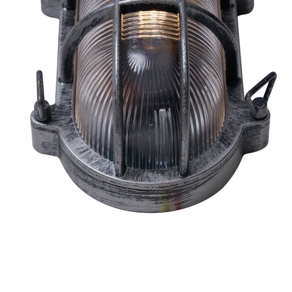 Industrielle Schiffsleuchte mit Metallkäfig und geriffeltem Glas.