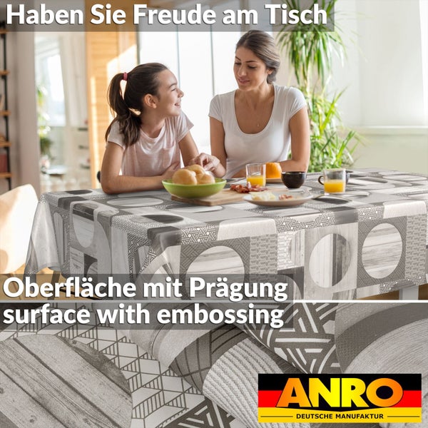 Abwaschbare Tischdecke mit geometrischem Muster und geprägter Oberfläche, Szene mit Mutter und Kind am Frühstückstisch. ANRO Logo.