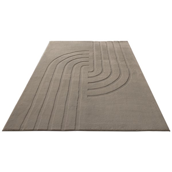Rechteckiger Teppich mit strukturiertem Linienmuster im modernen Design für den Wohnbereich