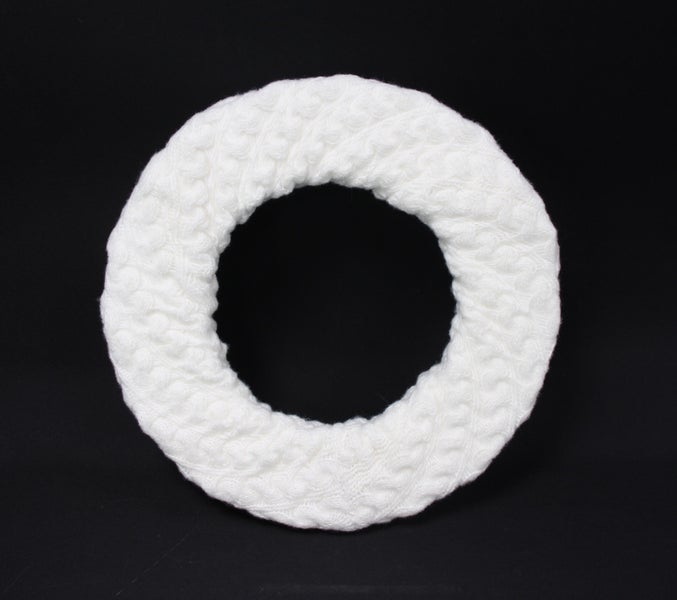 Dekorativer Strickkranz