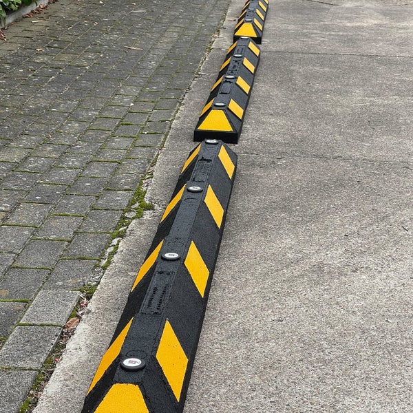 UvV WHEEL Radstopper Parkplatzabgrenzung 100% Gummi / 550 mm / schwarz-gelb