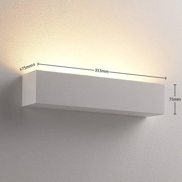 Rechteckige Wandleuchte mit Maßangaben: Breite 353 Millimeter, Höhe 75 Millimeter und Tiefe 75 Millimeter. Indirektes Licht nach oben an der Wand.