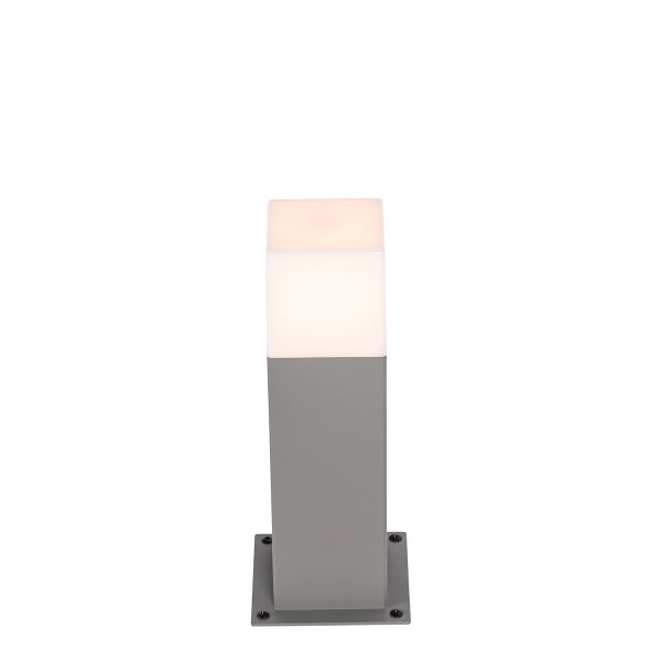 Quadratische Außenstandleuchte in Grau mit weißem Lichtdiffusor auf einer Montageplatte.
