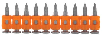 Stahlnägel in einem orangefarbenen Kunststoff-Magazinstreifen.