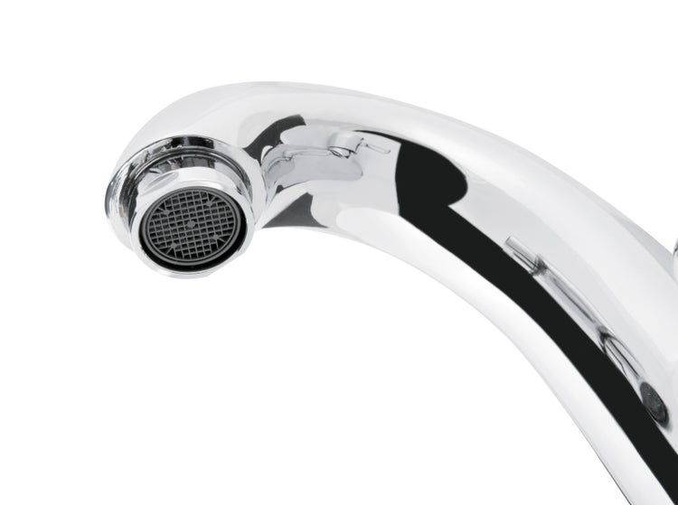 Doppeltor aus Metall mit horizontalen Linien für den Außenbereich