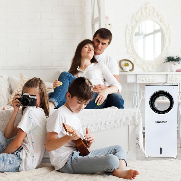 Gasgrill auf Schutzmatte auf einer Terrasse