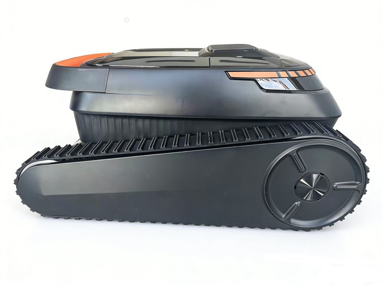 Mähroboter mit Kettenantrieb für steiles Gelände, schwarzes Gehäuse mit orangen Akzenten.